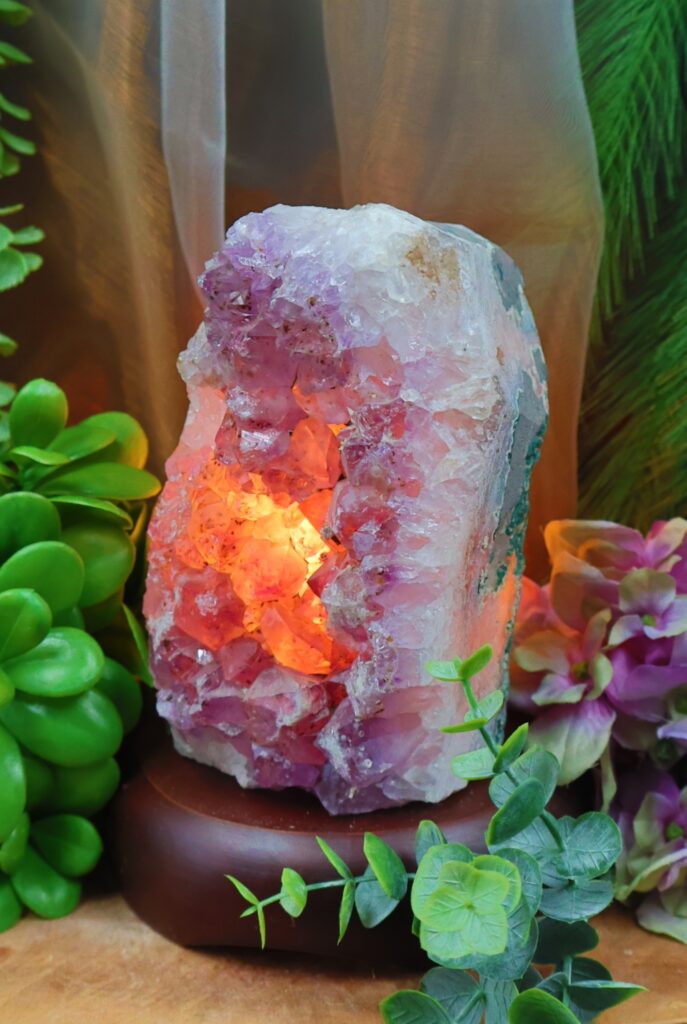 2544a amethist lamp B-kwal. 1846gr. 18.5cm h