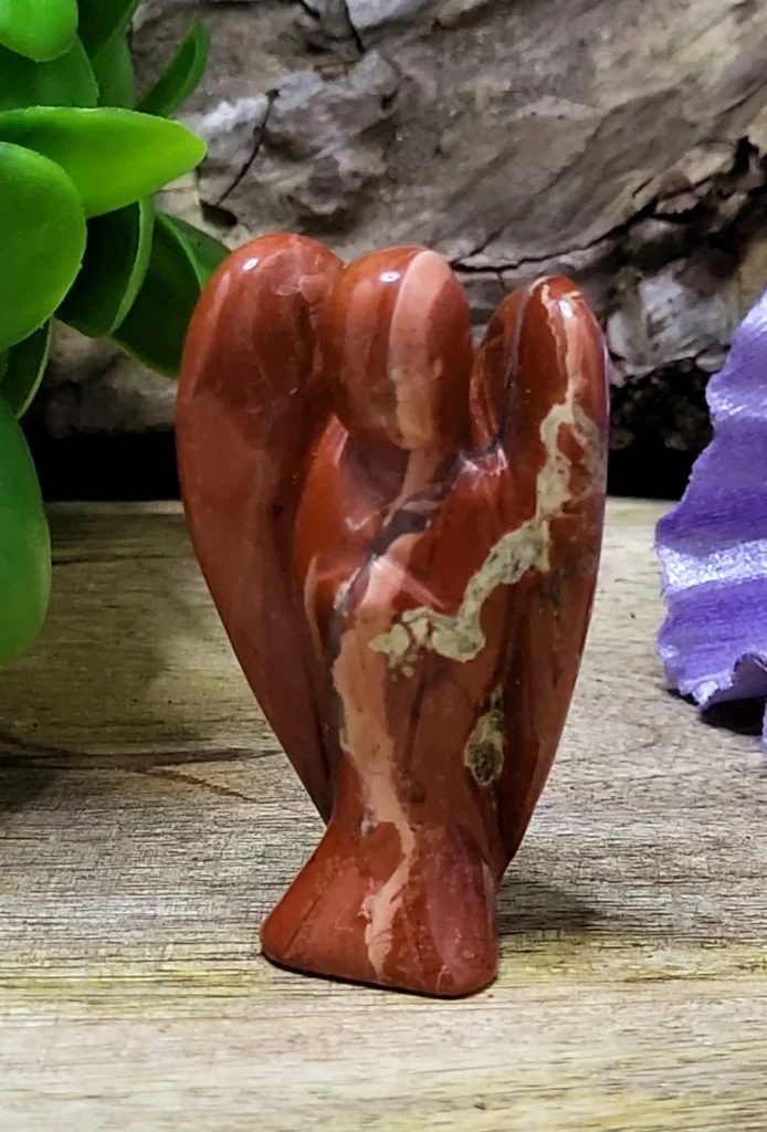 rode jaspis engel 6cm h edelstenen voor in de slaapkamer Stones of nature