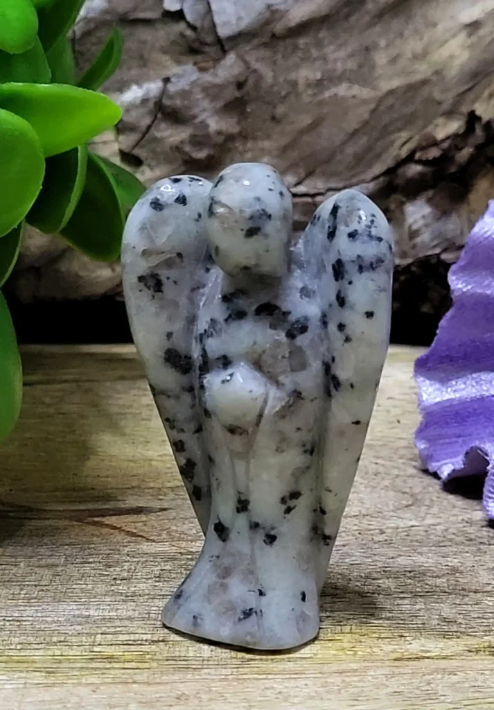 toermalijn kwarts engel 6cm h edelstenen voor in de slaapkamer