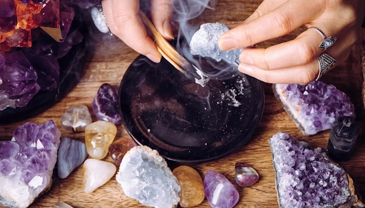 Reinigen en opladen van edelstenen en mineralen