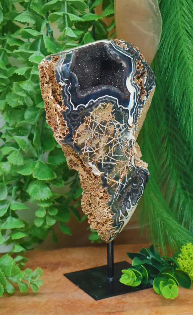 2647a agaat op voet Stones of nature