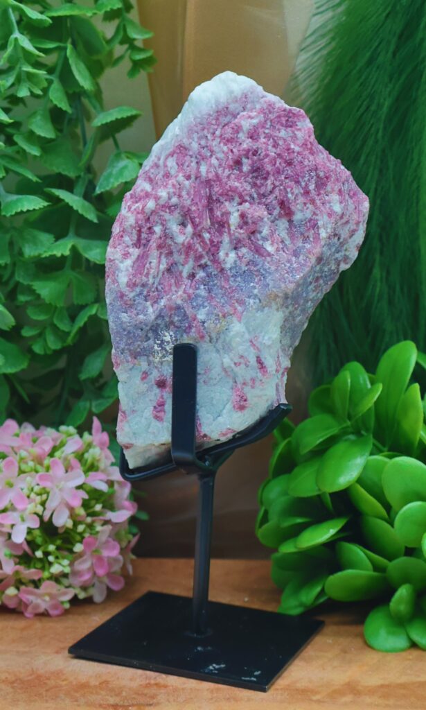 2663b Rubaliet ruw stuk op voet Stones of nature