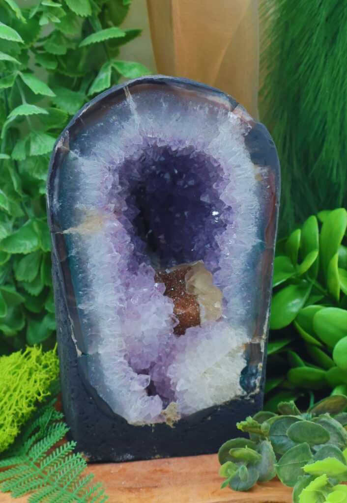 2669a amethist geode Stones of nature