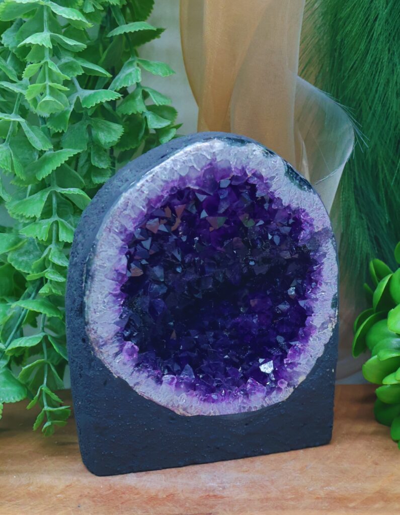 2692b Amethist geode Stones of nature