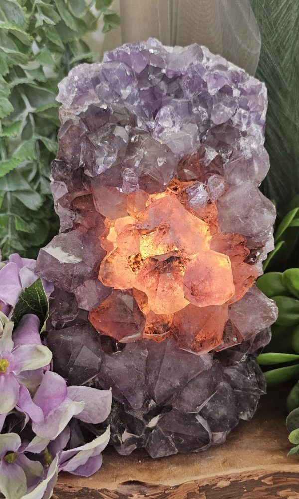 Amethist lamp met zwarte achterkant