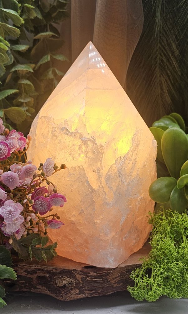 Rozenkwarts lamp met gepolijste punt