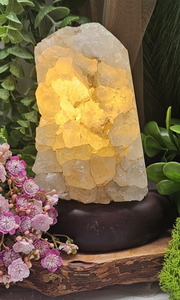 Bergkristal lamp ruw op voet