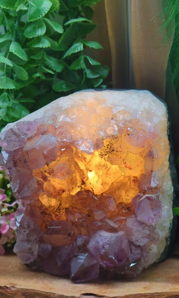 Amethist Lamp met zwarte achterkant